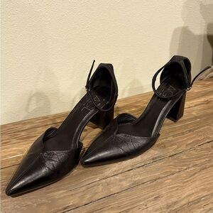 AGL BLACK POINTED TOE HIGH HEEL 
size 38 - made in Italy